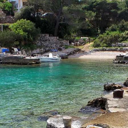 Basina 5699a * Jelsa (Hvar)